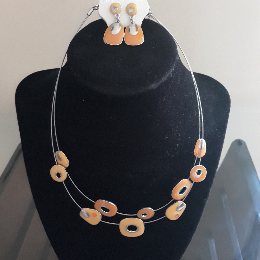 Shades of orange necklace set